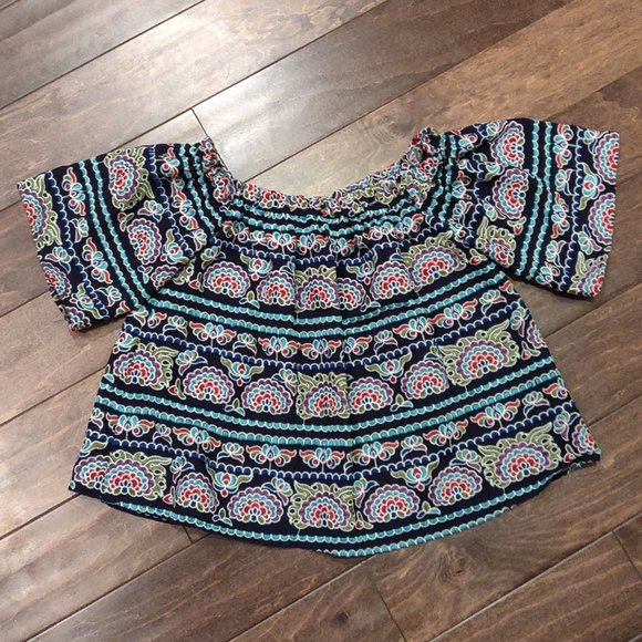 Romeo & Juliet Couture Embroidered On Or Off The Shoulder Top SIZE MEDIUM - Picture 2 of 9